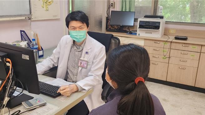 新北市立联合医院消化内科主任萧家仁提供「春节餐叙健康小叮咛」，提醒民眾如何预防消化系统不适，开心健康过佳节。（示意图／新北联医提供）