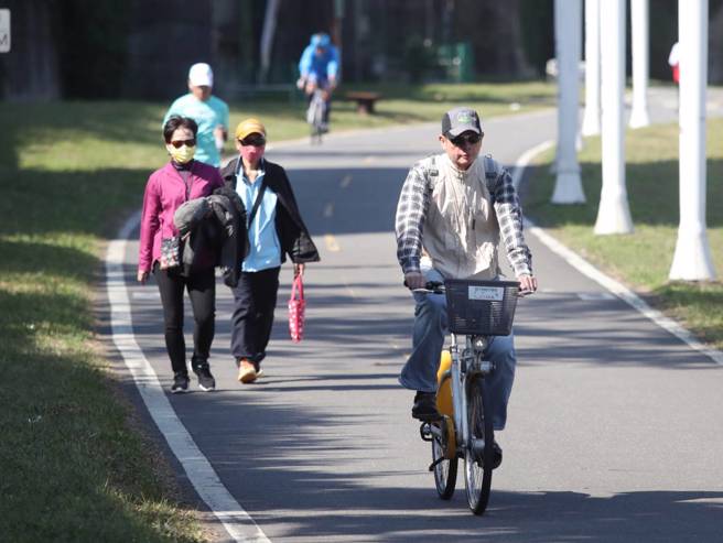 中央氣象署發布2縣市低溫特報。（王英豪攝）