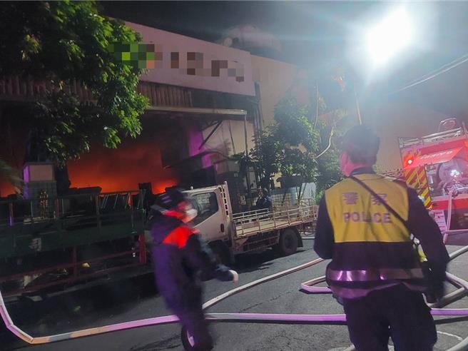高雄小港区兴业街一家螺丝工厂于30日晚间8时许传出火警，图为工厂外观。（翻摄照片／林瑞益高雄传真）