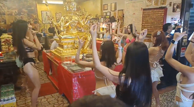去年中曾在新北市三重區有座四面佛，遭到50位比基尼辣妹包圍大秀熱舞，引發熱議。（示意圖／民眾提供）