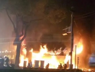 台中燒肉店、星巴克燒光　店員喊失火「客人咖啡喝一半急逃」