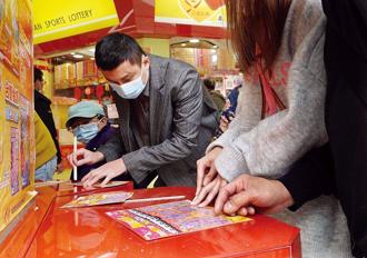 第3個2000萬超級紅包 桃園男買一本彩券刮中大獎