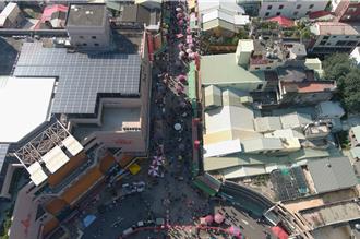 北港朝天宮日湧20萬遊客 空拍機搭配接駁車疏導人潮