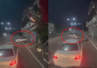 纠纷不爽被告！ 高雄醉男开车狂撞邻居家铁门
