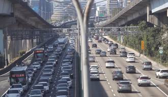 國道車多「速限100該提高了？」 老司機揪1解法更有效