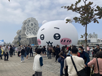 高雄吉伊卡哇人潮爆棚！達人曝完美合照法：1角度很好拍 