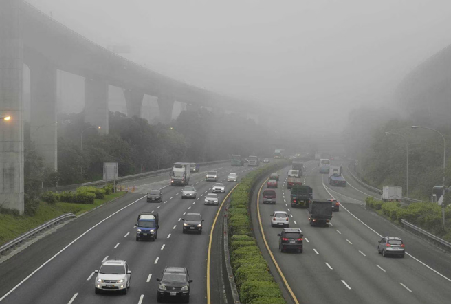 台南地震无碍国道通车，车流暴增，高工局吁分时段避塞车。（示意图／本报资料照）