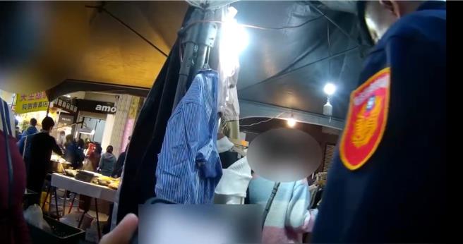 摊商虽暂不提告，但警方仍成立专案小组究办，已锁定特定对象。（警方提供／谢佳潾高雄传真）