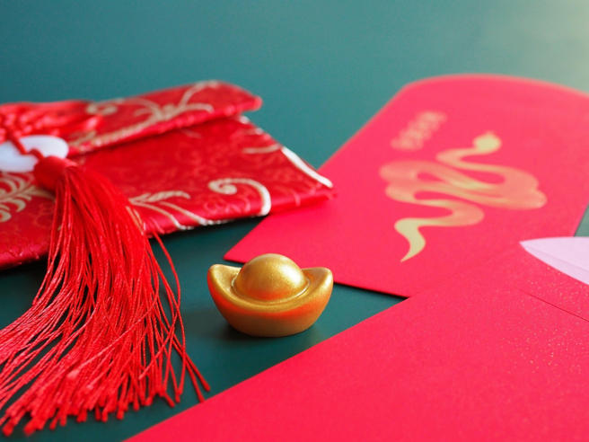 原PO看到叔叔包6000元红包给侄子，却被侄子嫌少。（示意图：shutterstock／达志）