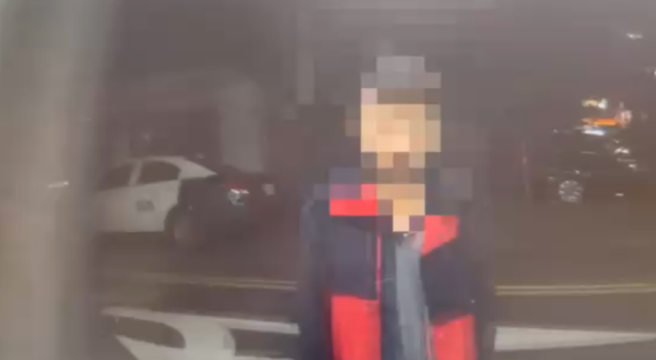 警方協助長輩返家。（圖 / 劉詠韻翻攝）