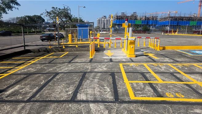 邻近淡海轻轨淡海新市镇站的新市段平面停车场2月1日起正式营运。（新北市交通局提供）