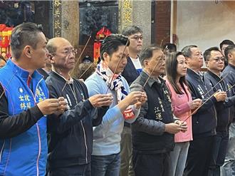 蔣萬安超懂！赴士林慈諴宮拜年 笑喊：安太座比安太歲更重要