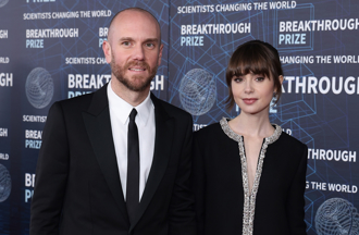 《艾蜜莉在巴黎》莉莉柯林斯闪电宣布当妈 大方感谢代理孕母