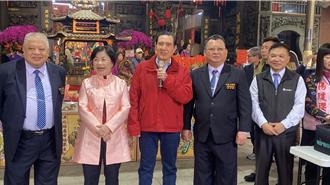 300米人龍擠爆！馬英九、楊瓊瓔攜手發新春小禮