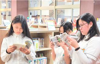 新北精選蛇年十大生涯好書 邀親子春節共讀迎新年