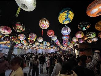 台南春节连假景点商圈涌人潮 盼2月四大灯会持续吸客