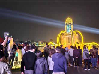 屏東燈節過年人氣旺 4大燈區5天湧百萬人潮