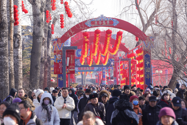 2025年春節假期前四天，大陸北京文旅活動精彩紛呈，全市共接待遊客853.6萬人次。（中新社）