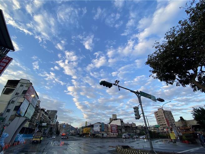 土城中华陆桥拆除后，周边人行道环境将豁然开朗，呈现崭新的市容面貌。图为拆除后照片。（图／新北市工务局）