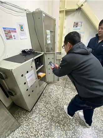 年節限定服務！警所槍械室化身金庫 阿SIR貼心幫神明護鈔