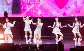 Apink新春登寶島「濕身」開唱！ 狂秀中文學台粉喊菜頭粿