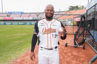 中職》獅隊確定簽下第4位洋投菲力獅 「賓士哥」開訓現身