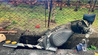 騎機車遭汽車追撞衝入水溝　老婦人送醫「救回一命」