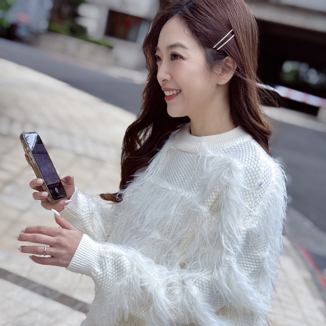 贝童彤过年贴上凸肚照，不少人以为有喜了。（图／翻摄贝童彤脸书）