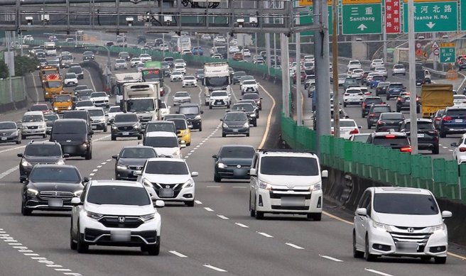 高公局预判今收假日国道多处壅塞，其中国5北向宜兰至坪林可能塞到10小时。（本报资料照片）