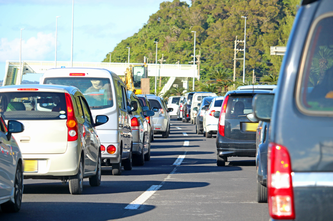 医师提醒，上高速公路前少喝水，尤其是茶、咖啡等利尿饮品，以免塞车憋尿、憋出健康问题。（示意图，Shutterstock／达志）