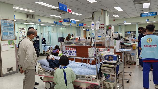 據屏東基督教醫院統計，今年小年夜至大年初四6天急診室湧進2770人次，近9成是腸胃道及呼吸道疾病病人。（屏基提供／謝佳潾屏東傳真）