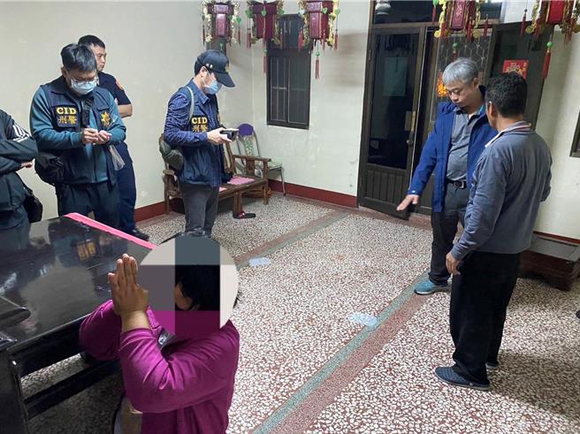 云林县陈姓男子因父母、胞弟认为他卡到阴，将他压在地上挖喉咙驱邪，导致无呼吸心跳送医不治。云林地方法院依《伤害致死罪》，判陈母、陈父、陈弟有期徒刑3年6月至2年。（本报资料照片）