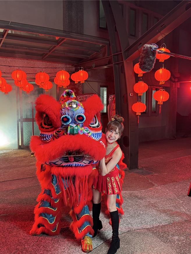 孟洁趁着过年期间狂吃美食。（乐天桃猿提供）