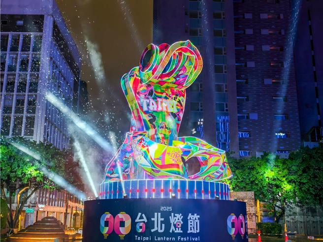 民进党市议员简舒培和顏若芳质疑，北市府对于上海台办、上海市政府率团的第一、二团无法来台参访台北灯节，都甩锅给中央政府。（台北市观传局提供／谢佳君台北传真）