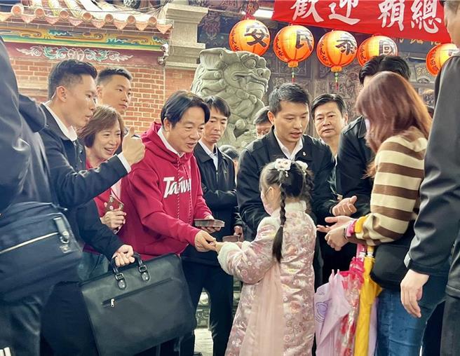 立委何欣纯日前与总统赖清德合体到乐成宫参香。（冯惠宜摄）