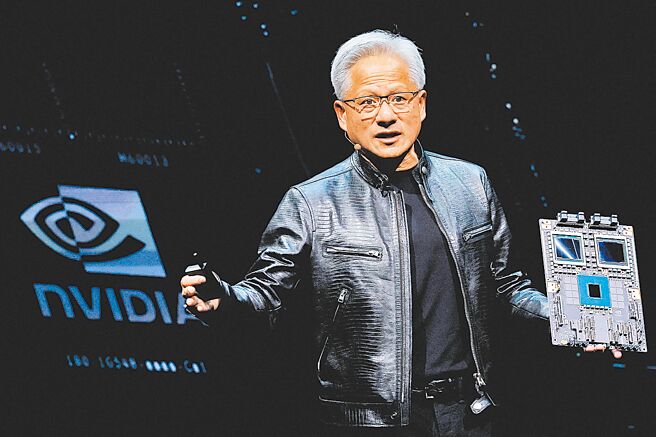 辉达执行长黄仁勋美东时间1月31日进白宫与美国总统川普会面。两人谈及中国新创公司「深度求索」（DeepSeek）和AI晶片是否该进一步出口限制。（路透）