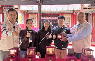 旗山天后宮迎財神 6千人參與擲五色筊 送出184尊黃金財神爺