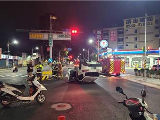 12天7駕駛自撞行人庇護島 新北三民路標線缺失恐成釀禍主因