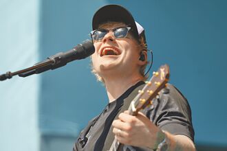 紅髮艾德不丹開唱