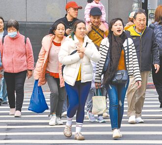 过年暴饮暴食 单日230人就诊