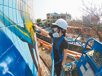 为街廓增色 用心挥洒 涂鸦也能造就艺术家