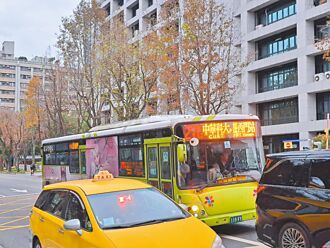 路线车况多 公车无法定时到站