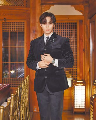 高价腕表登台抢红包商机 珠宝表、陀飞轮、三问表 目不暇给