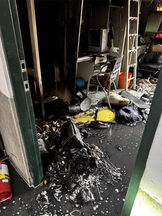 位于台南市新市区的中信科技大学，今（3）日上午8点多一栋学生宿舍惊传火警，消防人员到场后20分钟内就把火势扑灭，无人伤亡。（读者提供／张毓翎台南传真）