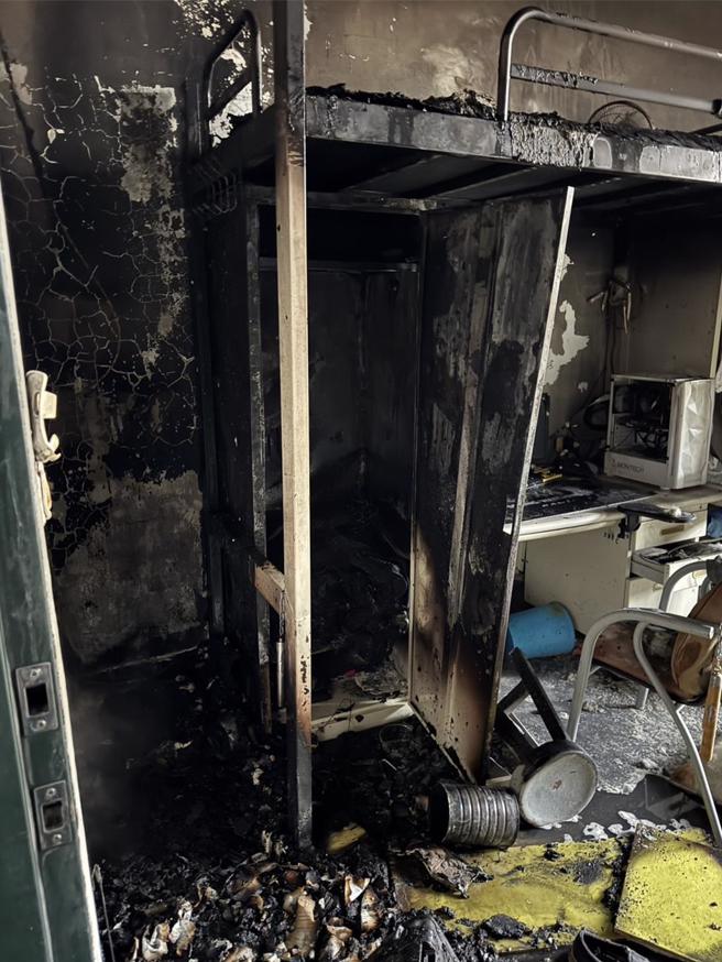 现场燃烧面积约2平方公尺，辖区分队将施以防火宣导，起火原因有待调查厘清。（读者提供／张毓翎台南传真）