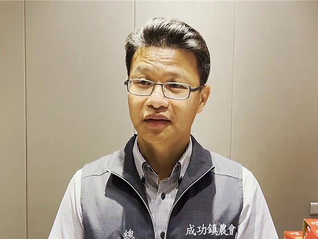 成功鎮農會總幹事張恭銘遭員工指控年終績效考核不公。（蕭嘉蕙攝）