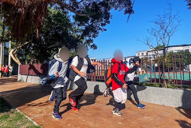 竹东镇中山国小近日完成校园周边暨行车安全道路改善工程，为当地居民及学生提供更安全及舒适的环境。（新竹县政府提供／罗浚滨新竹传真）