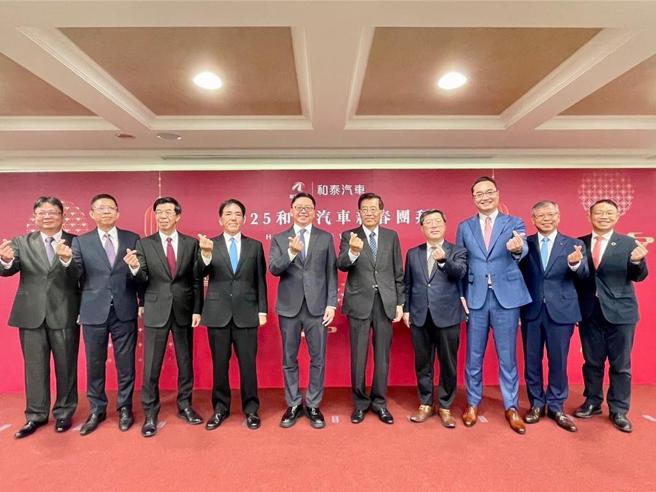 和泰車董事長黃南光及總經理蘇純興今率一級主管舉行新春團拜。圖／業者提供