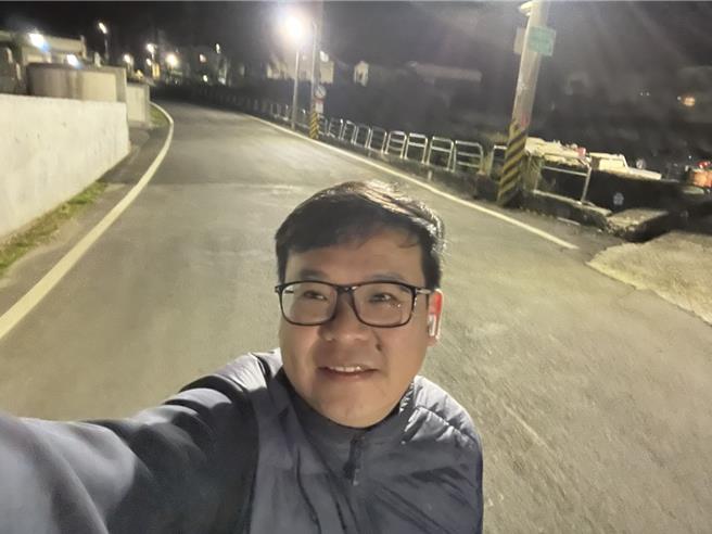 彰化縣議員曹嘉豪響應立委羅智強號召「散步到月球」活動，每天步行1萬步。（曹嘉豪提供／葉靜美彰化傳真）