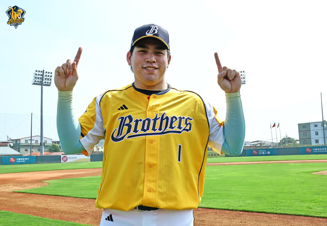 中信兄弟曾颂恩今年球季改穿1号球衣。（中信兄弟提供）